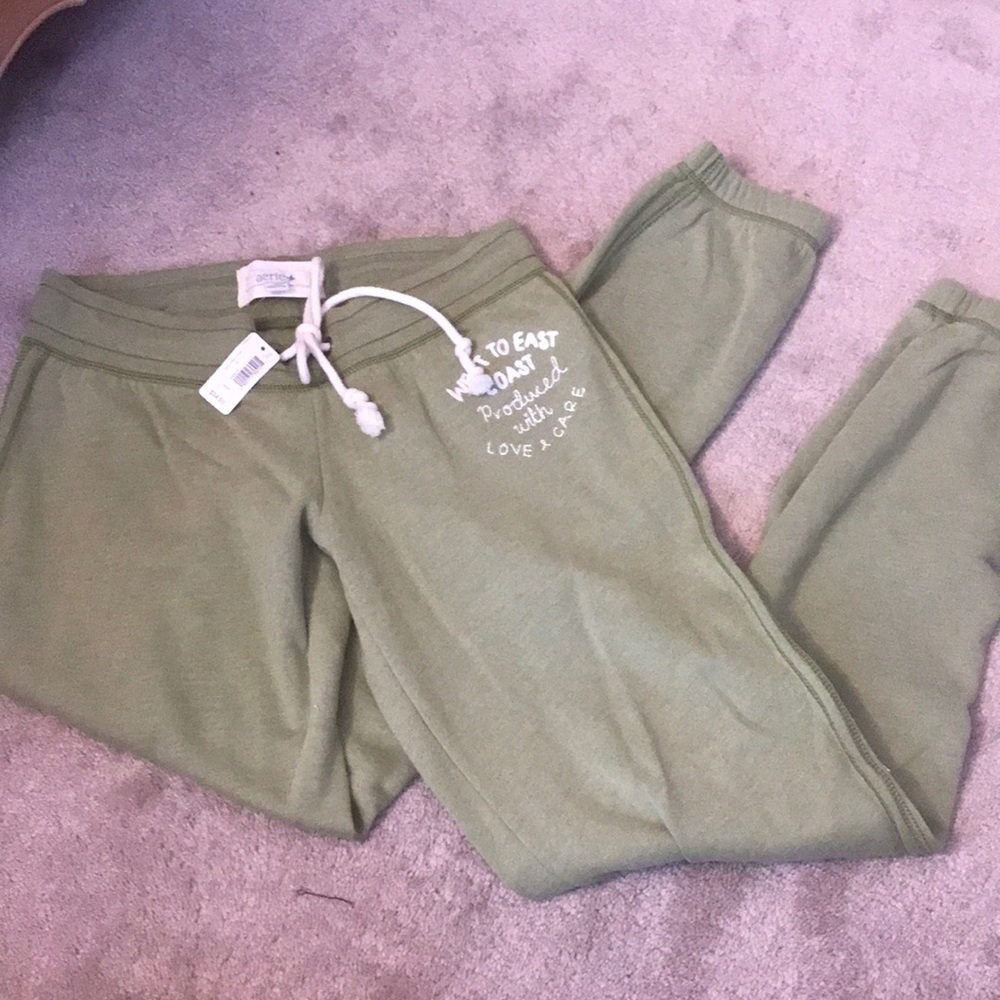 NEW aerie jogger green sweat pants